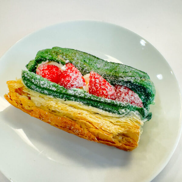 Matcha Strawberry Éclair Pie